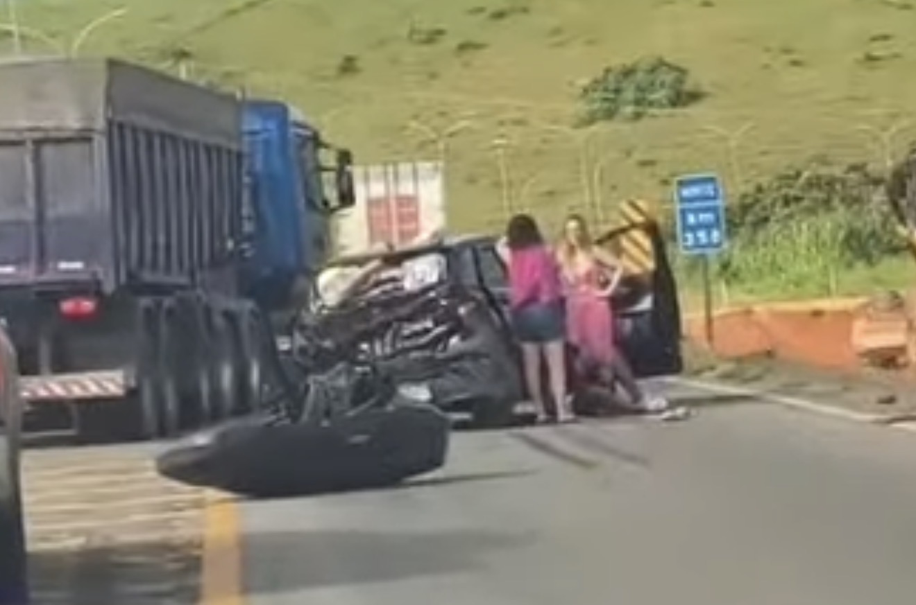URGENTE: Acidente grave entre dois carros é registrado próximo ao trevo de Alfredo Chaves