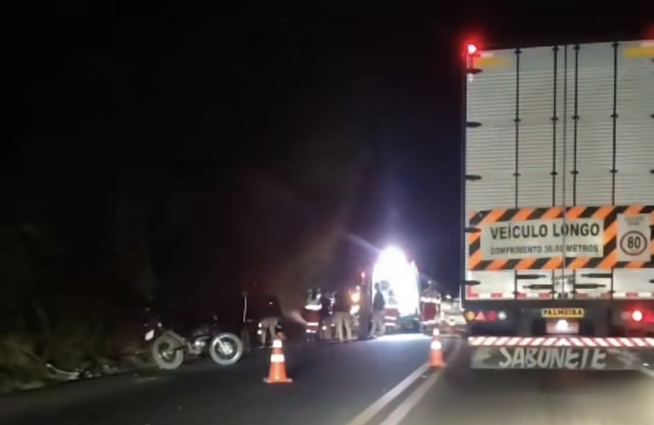 GRAVE ACIDENTE ENTRE MOTOCICLETA E VAN DEIXA UMA VÍTIMA FATAL EM ICONHA