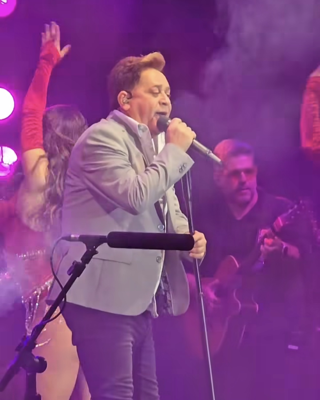 SHOW DE LEONARDO MOVIMENTA ALFREDO CHAVES